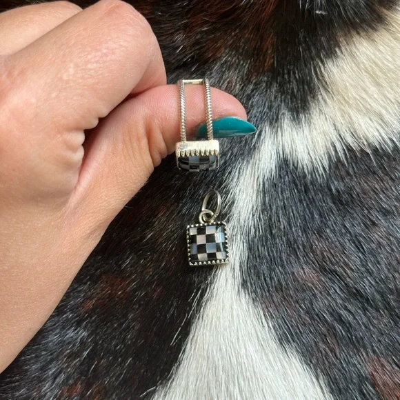 Elegant Silver and Black Checkered Jewelry Set - Picture 2 of 2